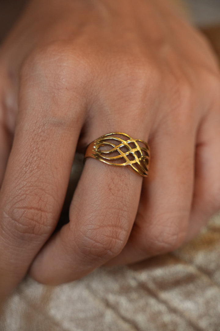 Lovers Knot adjustable ring