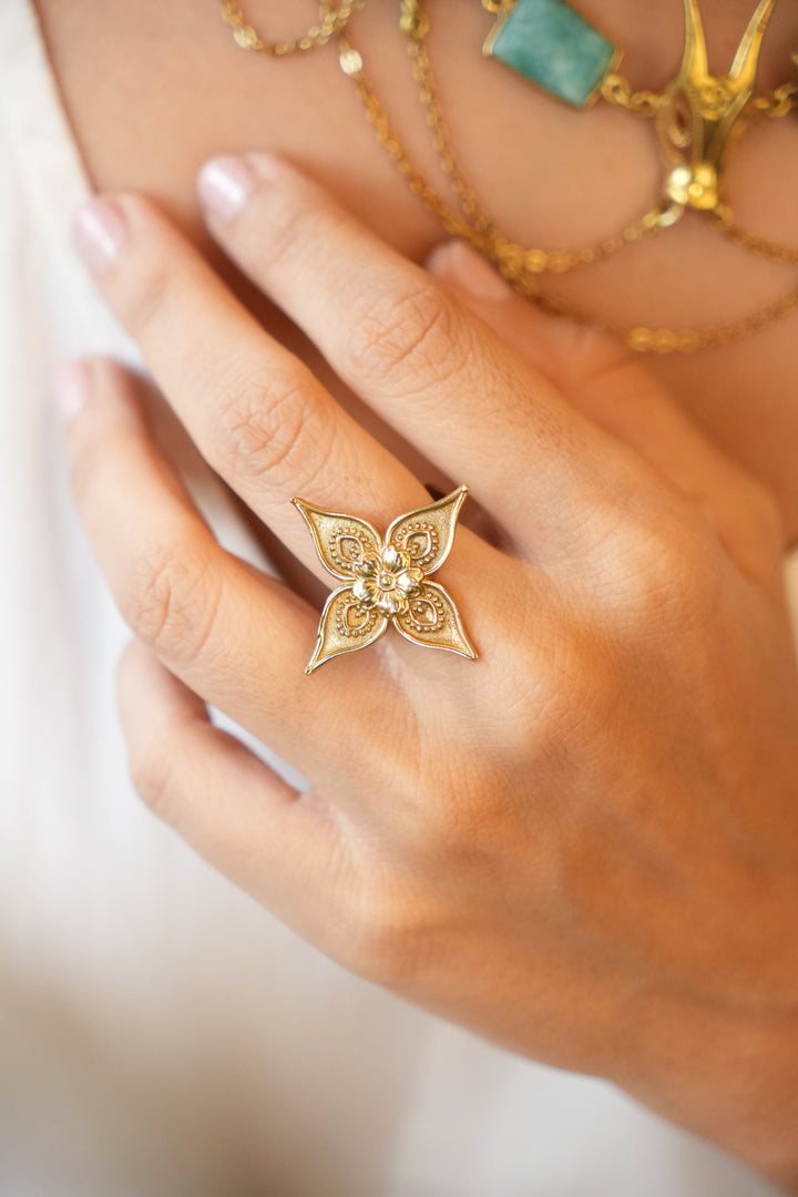 Clover- adjustable ring. Size 5-9