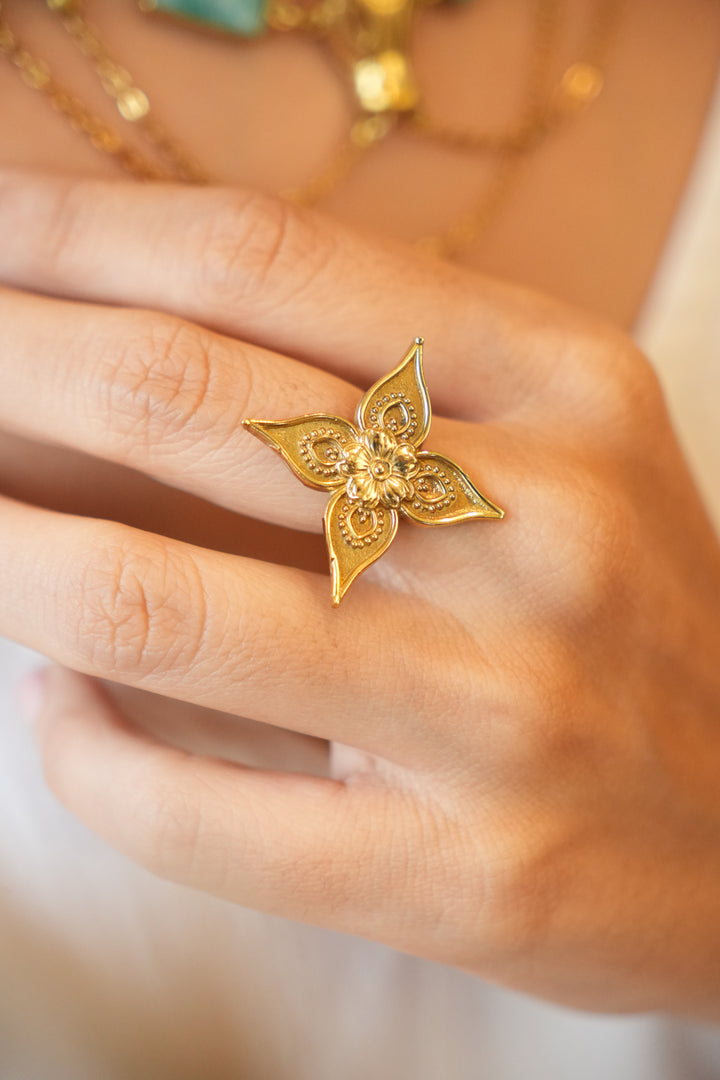 Clover- adjustable ring. Size 5-9