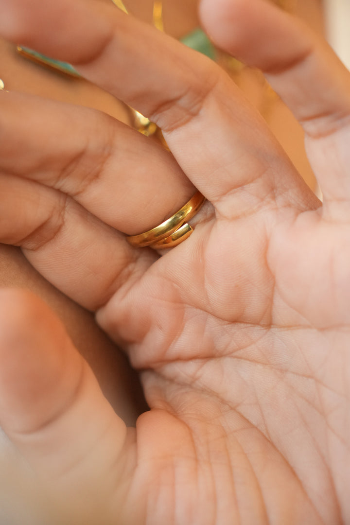 Clover- adjustable ring. Size 5-9