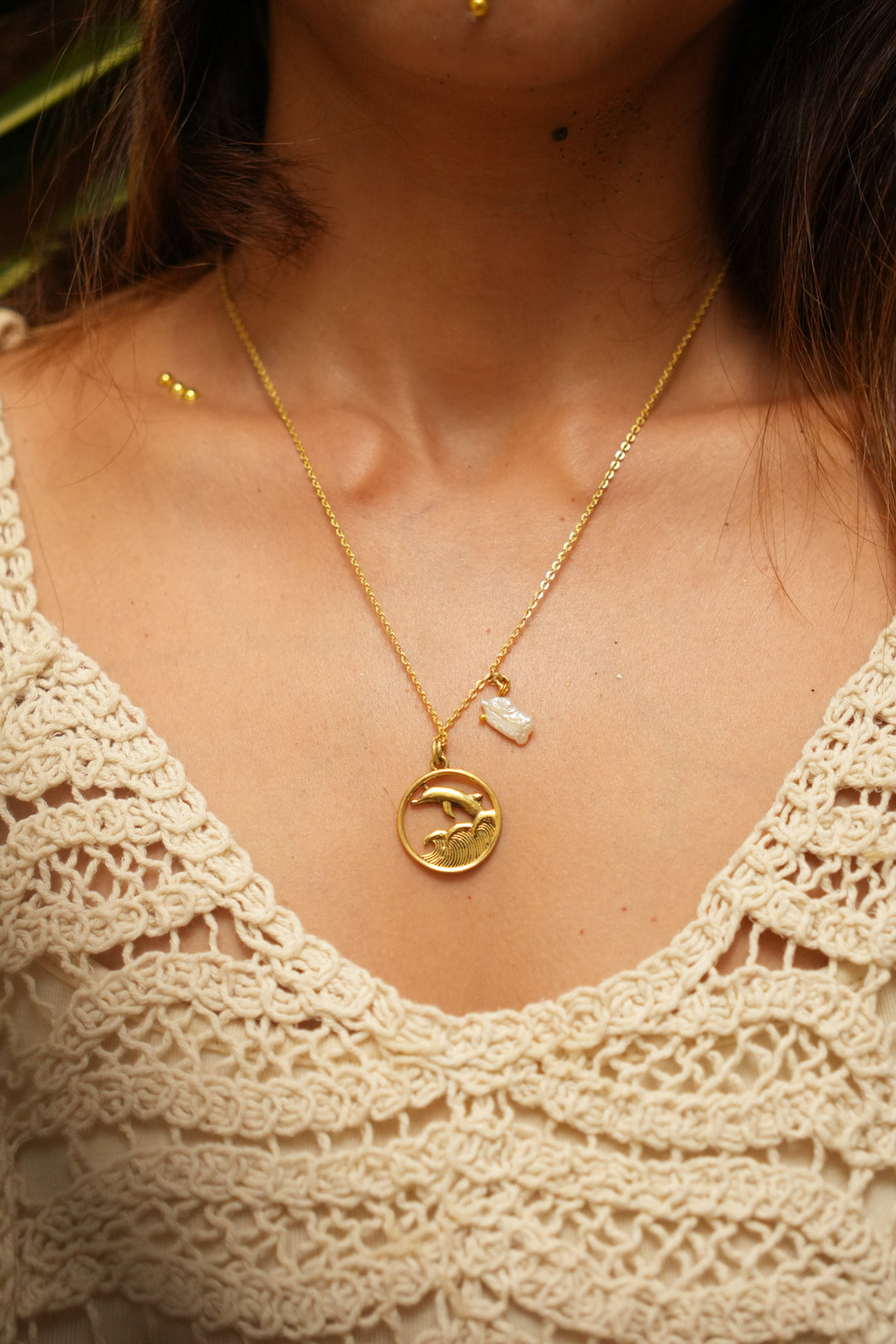 Dolphin pearl necklace
