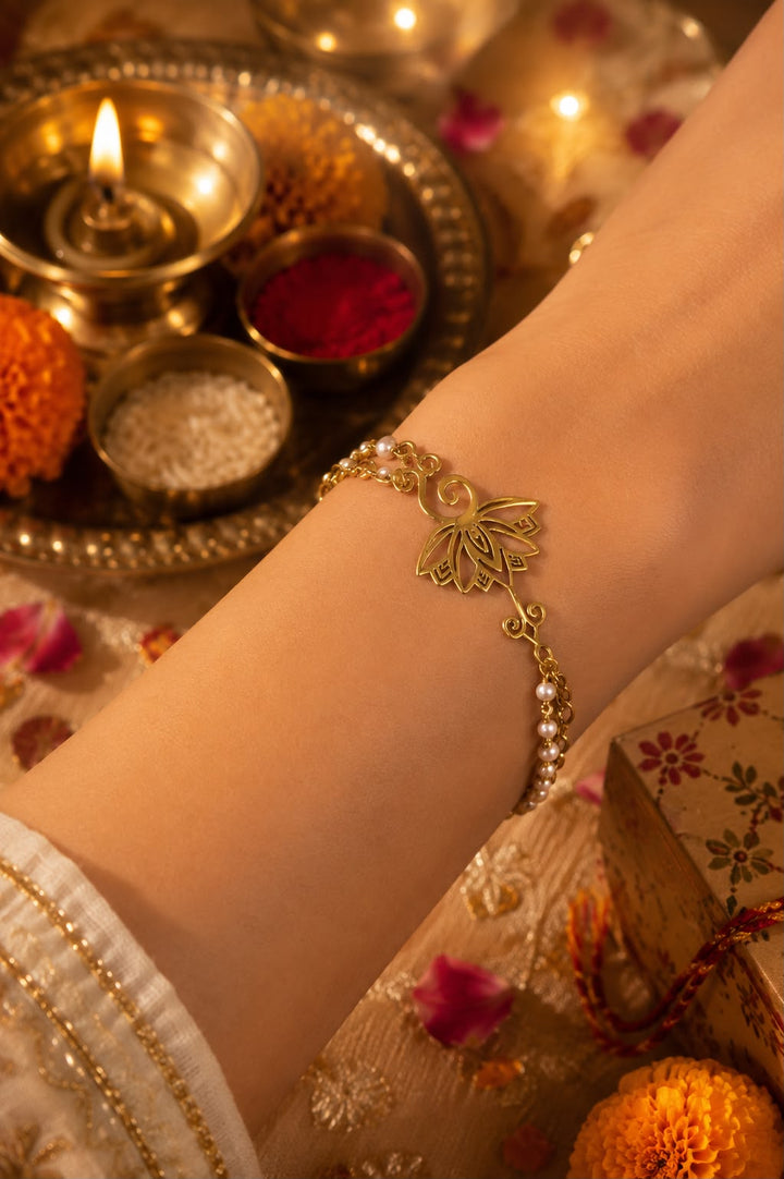 Lumina Lumba Rakhi With Rice, Haldi & Kum Kum Dibbi gift pack