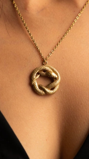 Kundalini coil short necklace