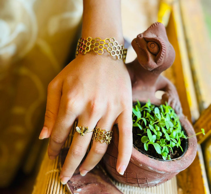 Honey comb bangle