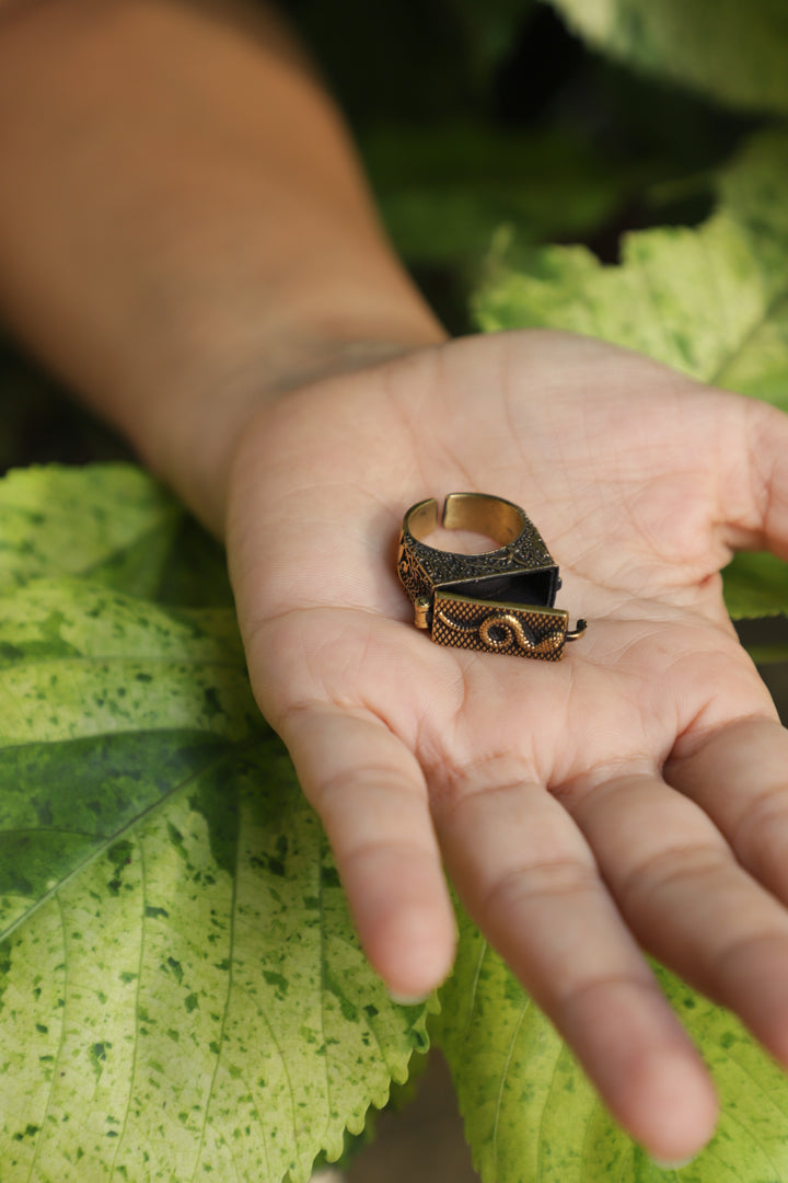 Serpent poison ring- size 6