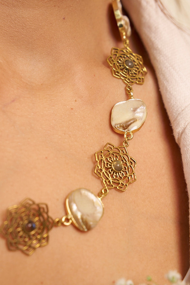 Maharani mother of pearl necklace