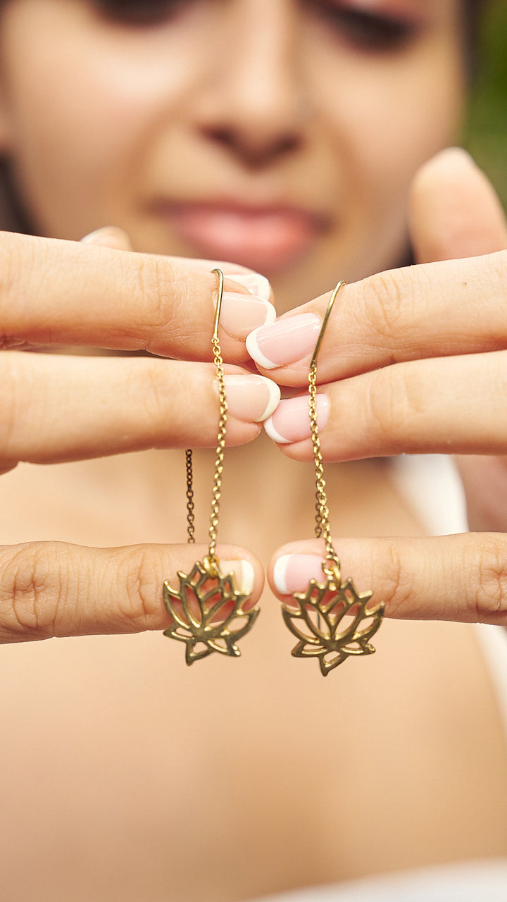 Lotus sui dhaaga- gold plated