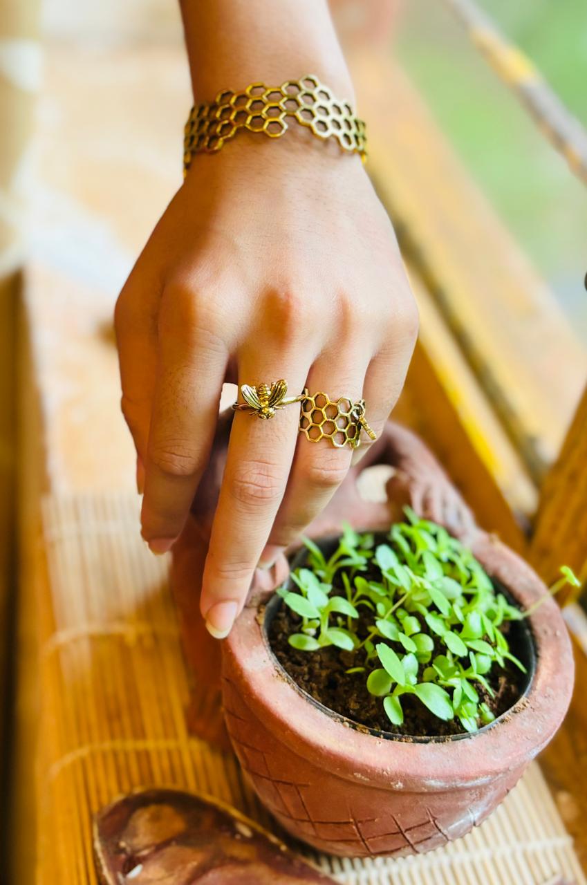 Honey comb bangle