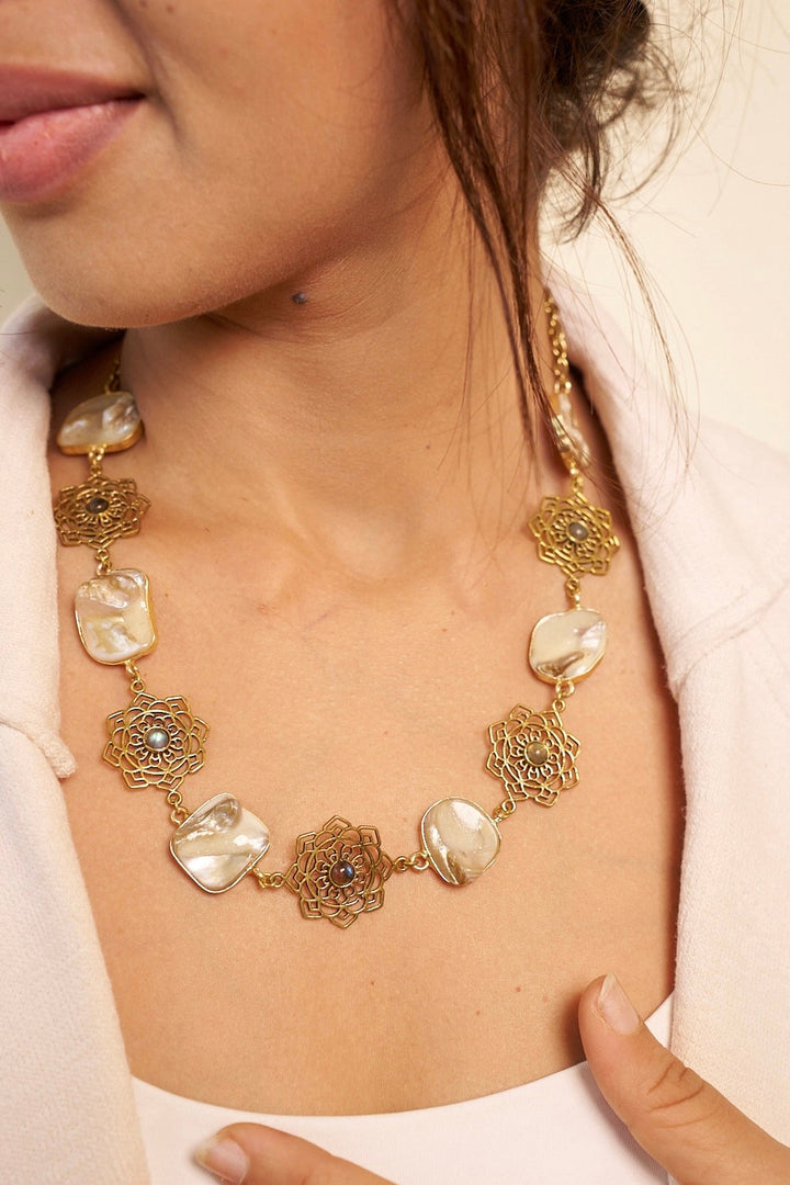 Maharani mother of pearl necklace