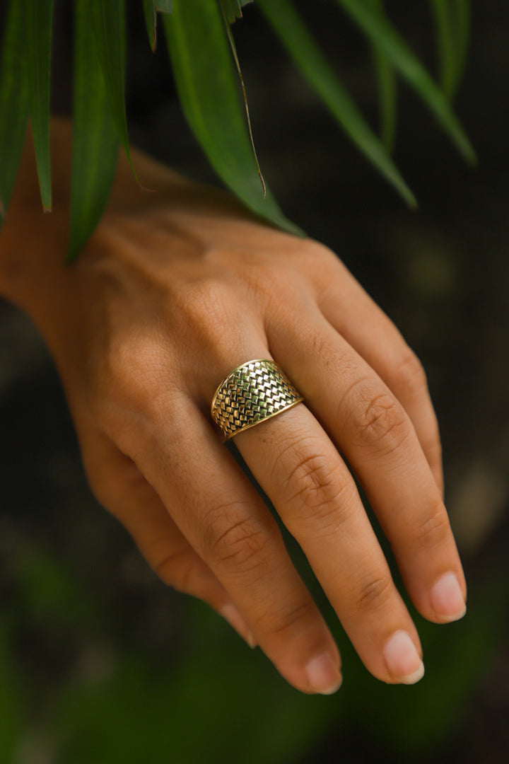 Mesh brass ring. 7-8 adjustable sizes.