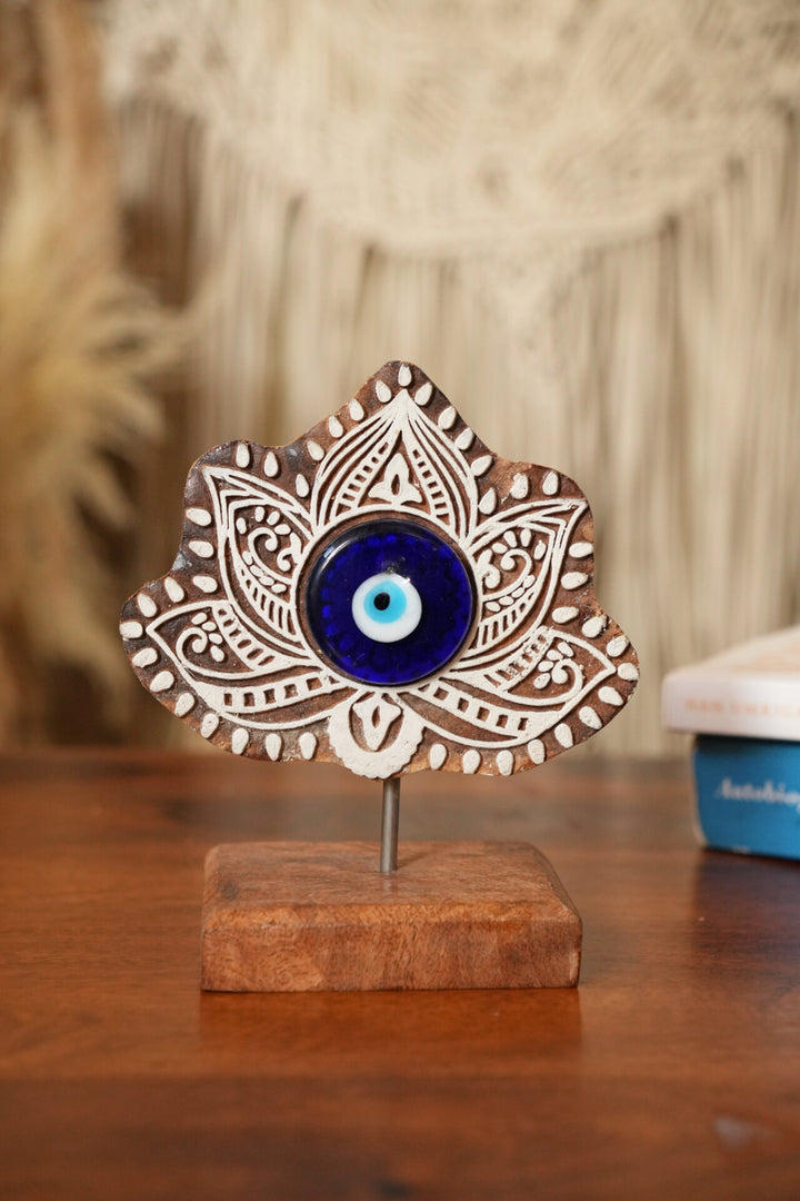 Eye of lotus stand