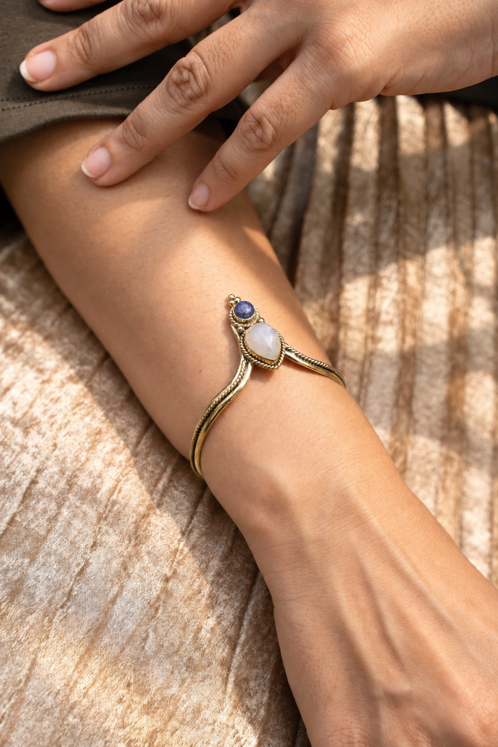 Lapis petal brass kadha