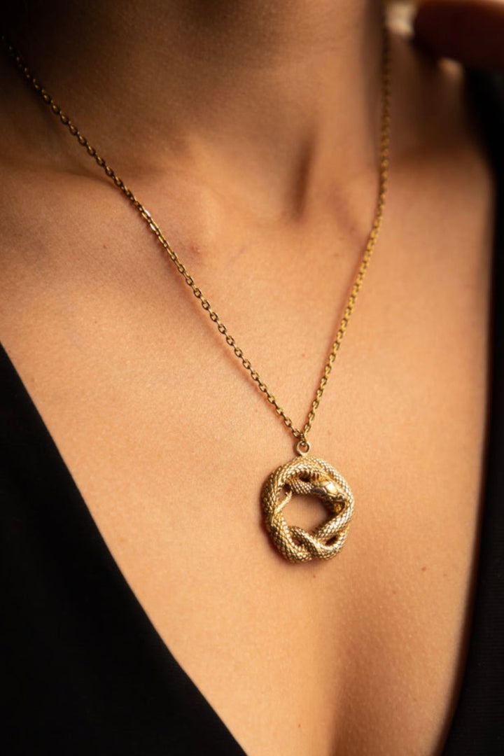 Kundalini coil short necklace
