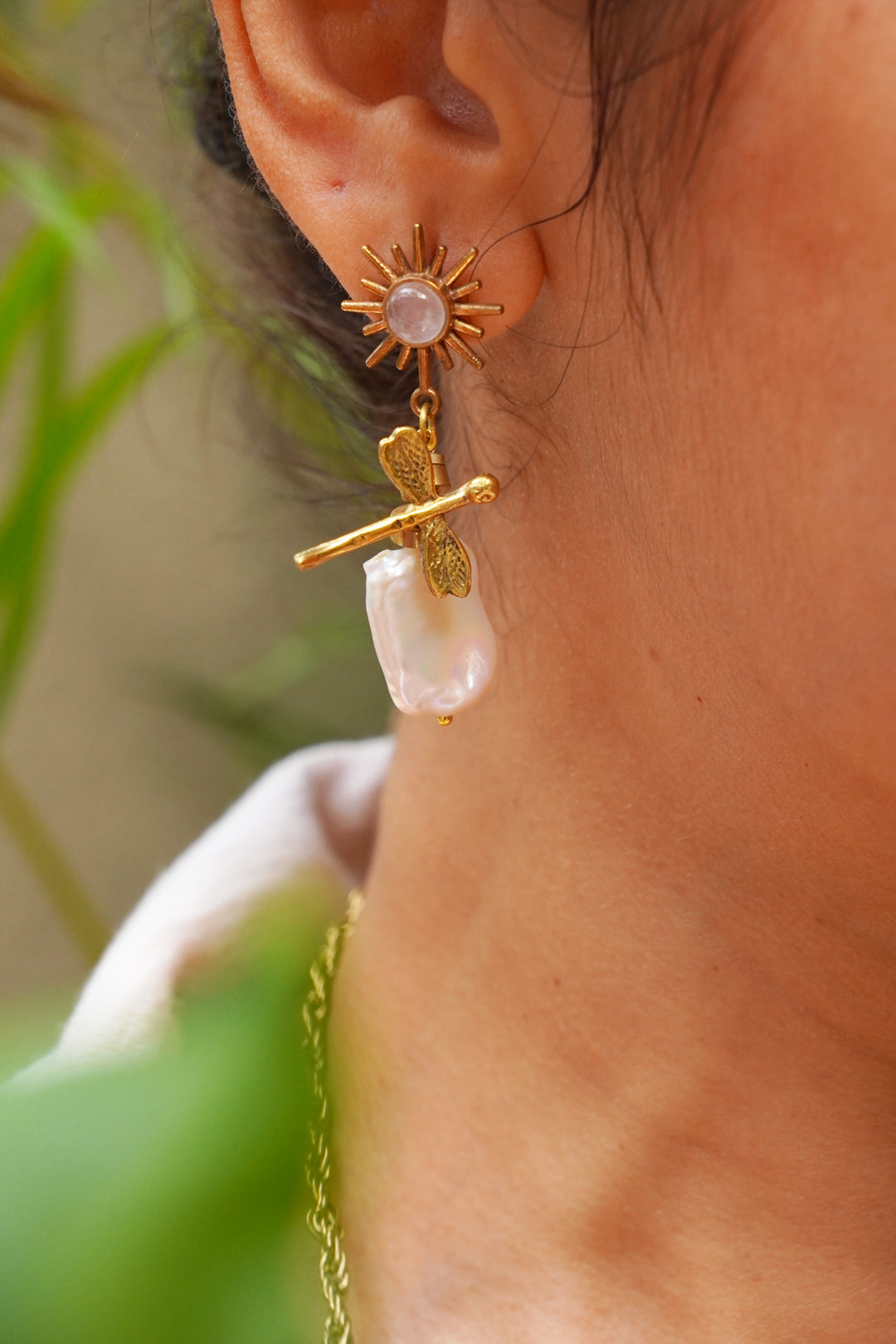 Dragonfly with mother of pearl stud earrings