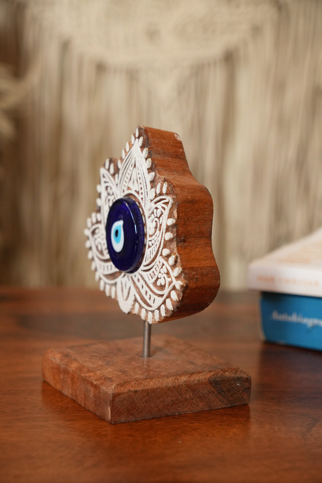 Eye of lotus stand