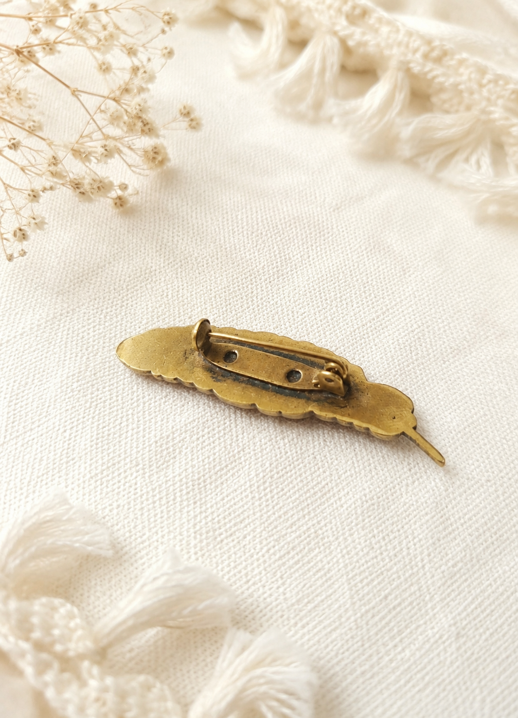Feather brooch pin in pure brass